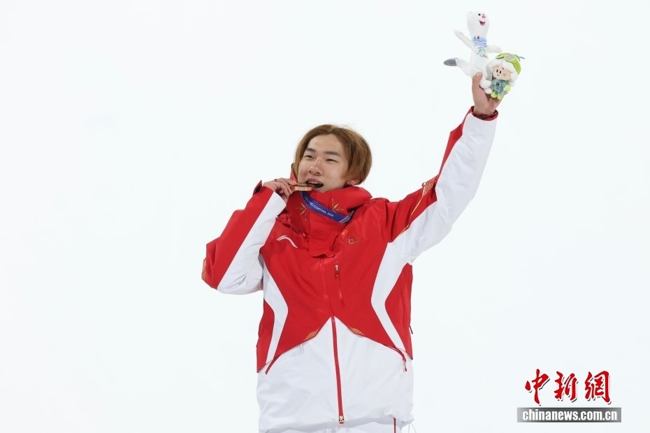 Gravity Defied: Su Yiming's Clutch Performance Earns China’s First Medal at Milano Cortina